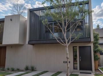 Casa · 132m² · 2 Recámaras · 2 Estacionamientos · Casa en Venta en Juriquilla, Equipada y con Gran Ubicación, Calidad de Vida!