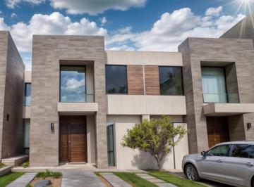 Casa · 127m² · 3 Recámaras · 2 Estacionamientos · Casa en Venta en Altos Juriquilla, 3 Recámaras, 2.5 Baños, Estudio, Jardín, Lujo