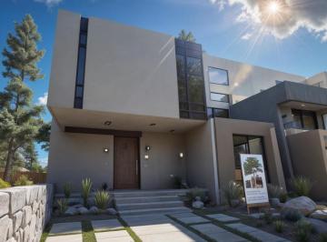Casa · 153m² · 3 Recámaras · 2 Estacionamientos · Casa en Venta en Juriquilla, 3 Recámaras, Una en Pb, 3.5 Baños, Ubicadísima!