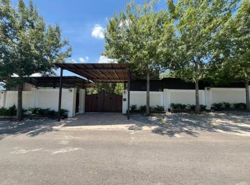 Quinta · 2288m² · 3 Recámaras · 20 Estacionamientos · Quinta en Venta en El Barrial, Santiago, N. L.