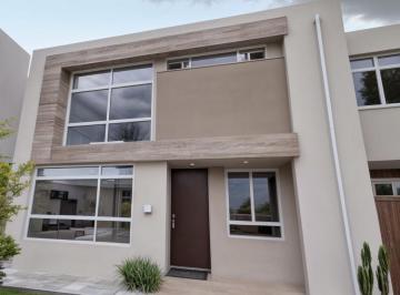 Casa · 122m² · 4 Recámaras · 2 Estacionamientos · Casa en Venta Entre El Refugio y Zibatá - 4 Recámaras, Equipada!