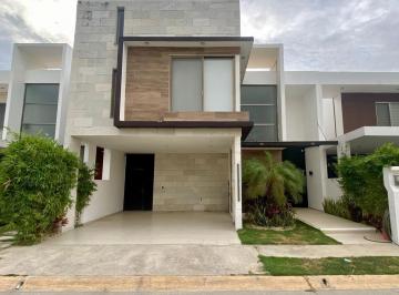 Casa · 350m² · 4 Recámaras · 2 Estacionamientos · Casa en Venta Real Campestre Villahermosa