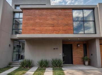 Casa · 142m² · 3 Recámaras · 2 Estacionamientos · Casa en Venta en Zibatá, 3 Recámaras, 2.5 Baños, Alberca, Calidad de Vida