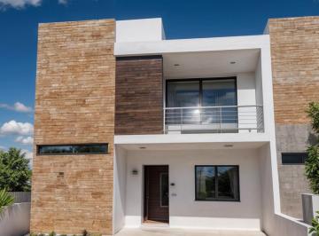 Casa · 157m² · 3 Recámaras · 2 Estacionamientos · Casa en Venta en Juriquilla San Isidro, 3 Recámaras, 2.5 Baños, Jardín, Premium