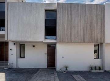 Casa · 133m² · 3 Recámaras · 2 Estacionamientos · Casa en Venta en Preserve Juriquilla, 3 Recámaras, 2.5 Baños, Estudio, Lujo