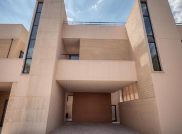 Casa · 215m² · 3 Recámaras · 2 Estacionamientos · Casa en Venta Entre Zibatá y El Refugio, C.215 m², 3 Recámaras, 3.5 Baños, Lujo