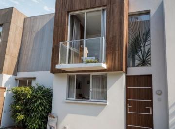 Casa · 150m² · 4 Recámaras · 2 Estacionamientos · Casa en Venta en El Refugio, 4 Recámaras, Una en Planta Baja, Oportunidad!