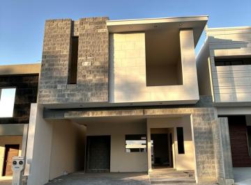 Casa · 210m² · 3 Recámaras · 2 Estacionamientos · Casa en Privanzas del Campestre