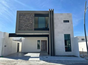 Casa · 307m² · 4 Recámaras · 2 Estacionamientos · Casa en Fraccionamiento Valle de Fontanna