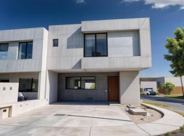 Casa · 170m² · 3 Recámaras · 2 Estacionamientos · Casa en Venta en Juriquilla, San Isidro. Esquina, Diseño de Autor, Lujo
