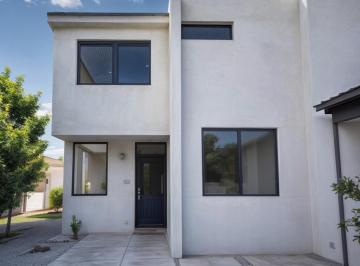 Casa · 107m² · 3 Recámaras · 2 Estacionamientos · Casa en Venta en Ciudad Maderas, 3 Recámaras, 2.5 Baños, 2 Autos, Oportunidad!