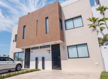 Casa · 117m² · 3 Recámaras · 2 Estacionamientos · Estrena Ya! Entre El Refugio y Zibata, 3 Recámaras, 2.5 Baños, Alberca, Lujo