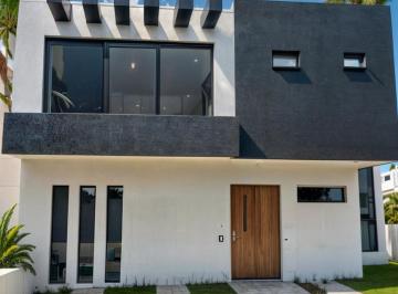 Casa · 159m² · 3 Recámaras · 2 Estacionamientos · Preciosa Casa en Venta en Grand Juriquilla - ¡Oportunidad Única!