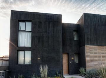 Casa · 158m² · 3 Recámaras · 2 Estacionamientos · Casa en Venta en El Refugio, 3 Recámaras, 2.5 Baños, Alberca, 2 Autos, Lujo!