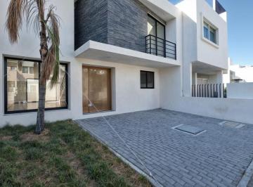 Casa · 160m² · 3 Recámaras · 2 Estacionamientos · Hermosa Casa en Venta en El Refugio, 3 Recámaras, Una en Pb, 3 Baños Completos