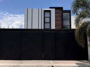 Casa de 3 habitaciones, Villa de Alvarez · Casa con 180 m² de Terreno y 3 Recámaras en Venta en Santa Fe (Tiene Alberca)