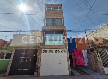 Departamento · 195m² · 4 Recámaras · 1 Estacionamiento · Casa en Venta en Los Heroes Tecamac, Tecámac, Estado de México