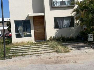 Casa de 2 habitaciones, Zapopan · Bonita Casa Valle Imperial Cochera 2 Cocina Integral, Dos Recamaras y Estudio