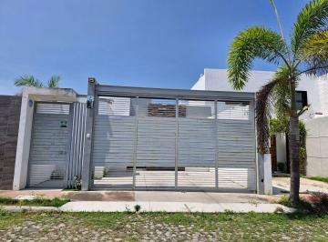 Casa de 3 habitaciones, Colima · ¡Tu Nuevo Hogar Te Espera en Sierra Ancares! Villa Verde
