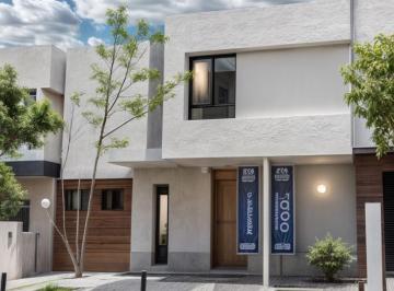 Casa · 138m² · 3 Recámaras · 2 Estacionamientos · Casa en Venta Entre El Refugio y Zibatá, El Hogar Perfecto Para Tu Familia