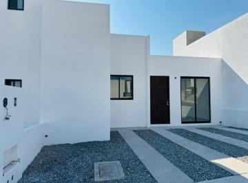 Casa · 73m² · 2 Recámaras · 2 Estacionamientos · ¡Exclusiva Casa de Una Planta en Venta en Juriquilla, San Isidro!