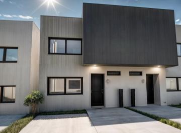 Casa · 109m² · 3 Recámaras · 2 Estacionamientos · Casa en Venta Entre El Refugio y Zibata, Doble Altura, 3 Recamaras, 3.5 Baños