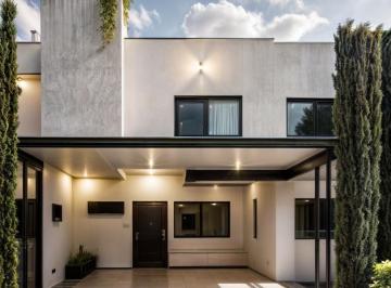Casa · 161m² · 4 Recámaras · 2 Estacionamientos · Casa en Venta Entre El Refugio y Zibata, Estudio o 4ta Recamara, 3.5 Baños