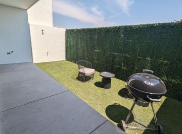 Casa · 170m² · 3 Recámaras · 2 Estacionamientos · Preciosa Casa en Zibata, 3 Recamaras, Gran Ubicación, Campo de Golf, de Lujo!