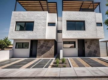 Casa · 168m² · 3 Recámaras · 2 Estacionamientos · Casa en Venta en Juriquilla Preserve, 3 Recamaras, Roof Garden, Jardín, Lujo!