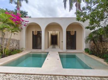 Casa · 380m² · 4 Recámaras · Encantadora Casa en Venta Remodelada Centro Santiago (Avc - 2735)