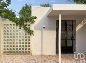Casa · 246m² · 2 Recámaras · Hermosa Casa en Venta en El Centro de Yucatan