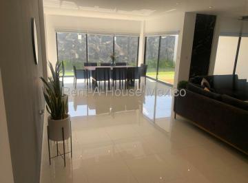 Casa · 460m² · 5 Recámaras · 3 Estacionamientos · Lomas de Juriquilla Casa Nueva en Venta Rah1150