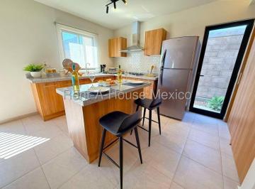 Casa · 144m² · 3 Recámaras · 2 Estacionamientos · Zakia Casa de Dos Niveles en Venta Rah1233