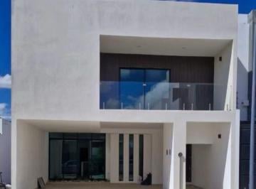 Casa · 280m² · 5 Recámaras · 2 Estacionamientos · Casa - Fraccionamiento Residencial Monte Magno