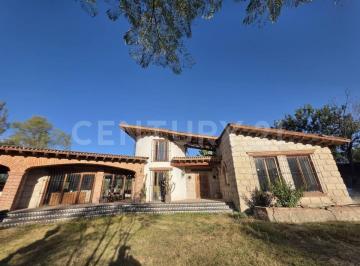 Casa · 300m² · 4 Recámaras · 3 Estacionamientos · Casa Campestre en Venta. Hacienda Valle Verde Apaseo El Grande, Guanajuato.