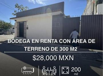 Bodega comercial · 200m² · 2 Estacionamientos · Bodega de de 300 m² en Renta Sobre Av Bonampak - Cancún