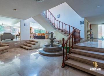 Casa · 947m² · 4 Recámaras · 10 Estacionamientos · Casa en Venta en El Cerrito, Puebla