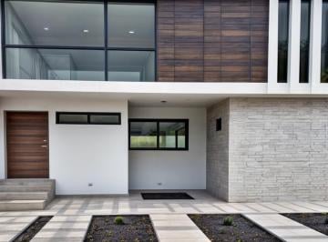 Casa · 235m² · 3 Recámaras · 2 Estacionamientos · Casa en Venta en Juriquilla, Bio Grand, 3 Recamaras, 2.5 Baños, Estudio, Lujo