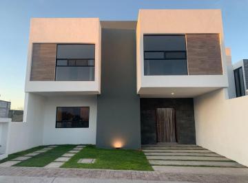 Casa · 250m² · 4 Recámaras · 3 Estacionamientos · Casa en Venta en Preserve Juriquilla, Alberca Propia, 4 Recamaras, Lujo