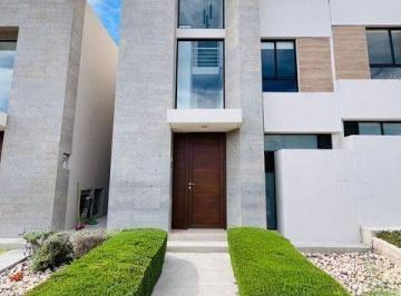 Casa · 175m² · 3 Recámaras · 2 Estacionamientos · Se Vende Casa en Altos Juriquilla, Amplias Amenidades, Hermosa!