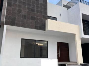 Casa · 217m² · 4 Recámaras · 2 Estacionamientos · Se Vende Casa en El Condado, Equipada, 4ta Recamara en Pb, 4 Baños