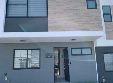 Casa · 109m² · 3 Recámaras · 2 Estacionamientos · Estrena Casa Entre El Refugio y Zibata, 3 Recamaras, Alberca, Seguridad 24.7, Lu