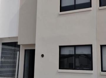Casa · 95m² · 3 Recámaras · 2 Estacionamientos · Casa en Venta en Colinas del Santuario, El Pueblito Centro, Gran Ubicación