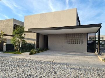 Casa · 338m² · 4 Recámaras · 3 Estacionamientos · En Lomas del Campanario Norte, Residencia de Autor, Luxury y Premium