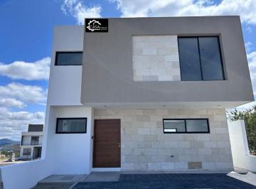 Casa · 162m² · 3 Recámaras · 3 Estacionamientos · Casa en Venta en Juriquilla, Bio Grand, 3 Habitaciones, Jardín, Área de Servicio