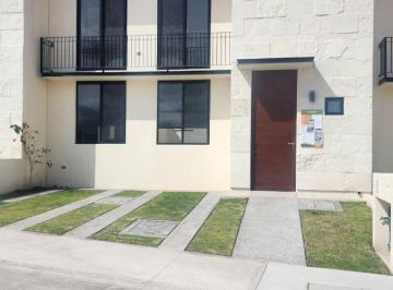 Casa · 142m² · 3 Recámaras · 2 Estacionamientos · Casa en Venta en El Cimatario, 3 Recamaras, 2.5 Baños Jardín, Alberca, Seguridad