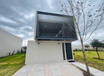 Casa · 131m² · 2 Recámaras · 2 Estacionamientos · Casas en Venta en Zakia, 2 Habitaciones en Pb, Equipada, Alberca, Sala Tv, Lujo
