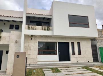 Casa · 230m² · 3 Recámaras · 2 Estacionamientos · Se Vende Casa en Altozano, Frente Al Área Verde Principal, Gran Ubicación!