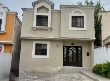 Casa · 215m² · 4 Recámaras · 2 Estacionamientos · Casa en Lomas del Paseo Monterrey