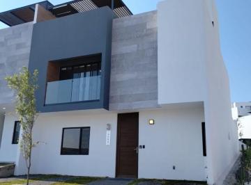 Casa · 192m² · 3 Recámaras · 3 Estacionamientos · Estrena Hermosa Casa en Zibata, Club de Golf, Roof Garden, Hermosa Vista, Lujo!